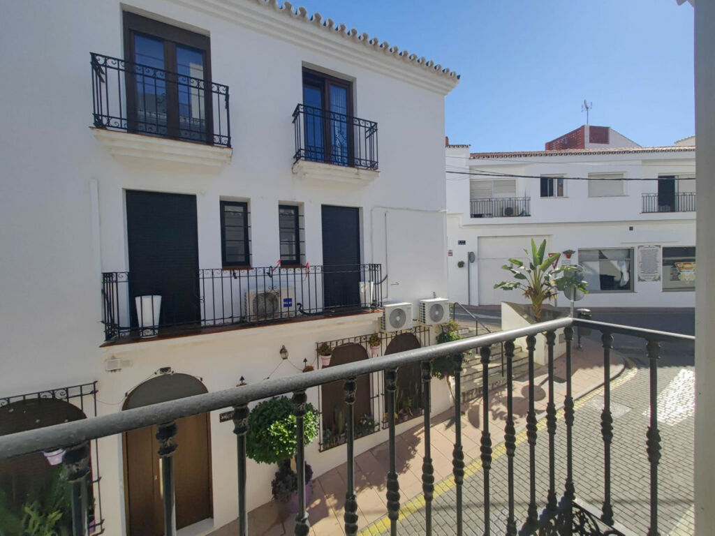 Detached Villa Estepona Málaga - image 24