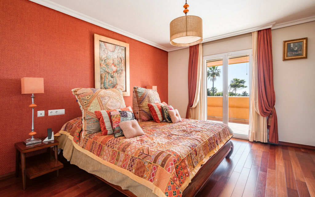 Detached Villa New Golden Mile Málaga - image 24