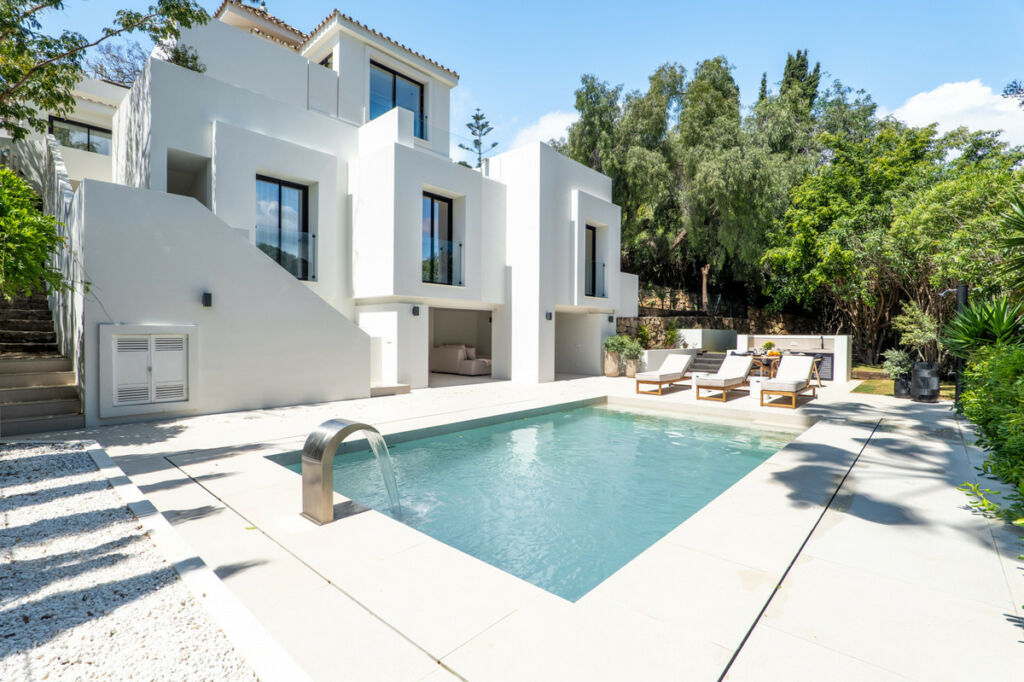 Detached Villa Nueva Andalucía Málaga - image 24