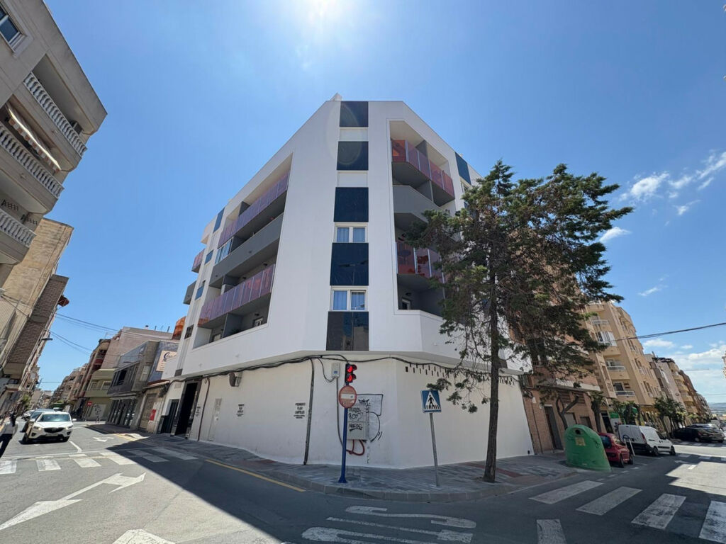 Middle Floor Apartment Torrevieja Alicante - image 24