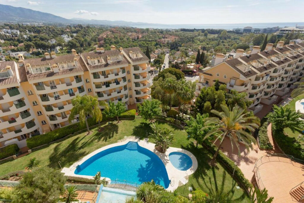Middle Floor Apartment Nueva Andalucía Málaga - image 24
