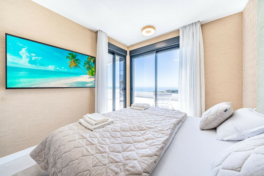 Penthouse Duplex Altos de los Monteros Málaga - image 24