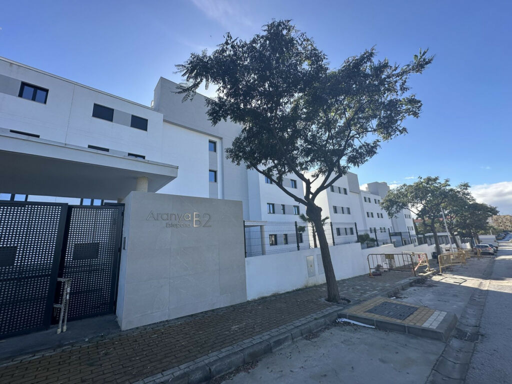 Middle Floor Apartment Estepona Málaga - image 24