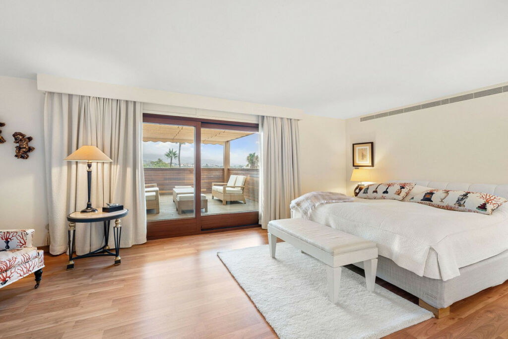 Detached Villa Nueva Andalucía Málaga - image 24