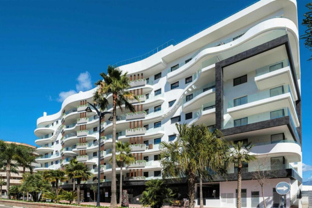 Middle Floor Apartment Estepona Málaga - image 24