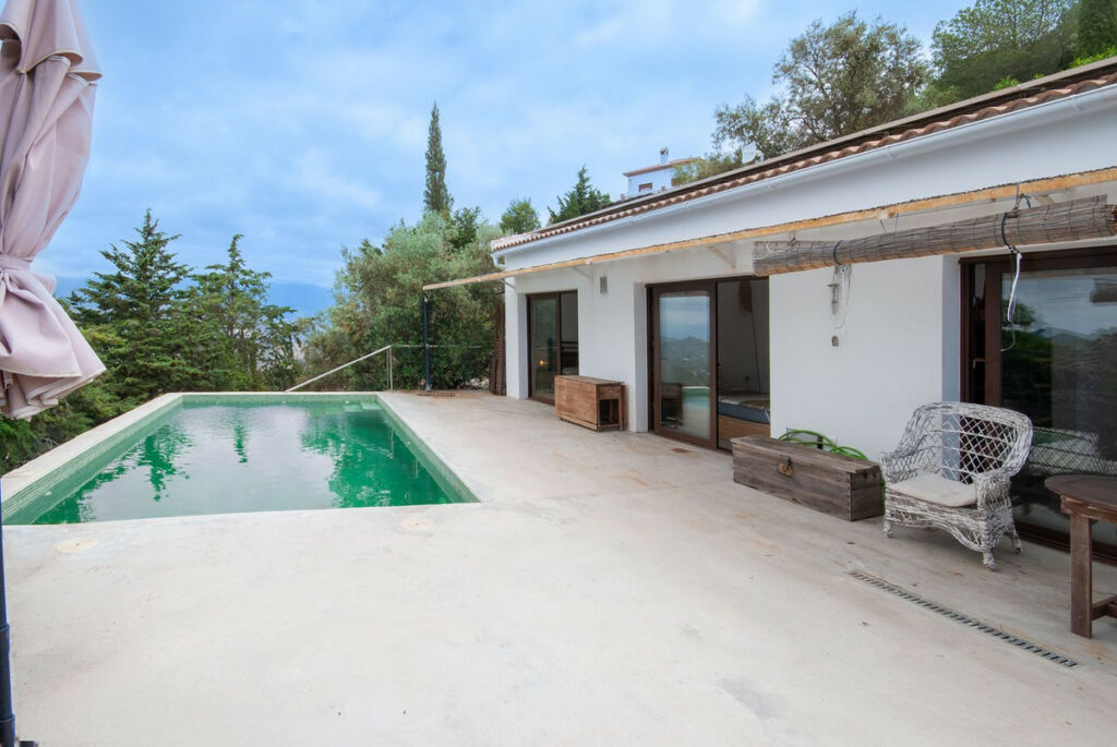 Detached Villa Sayalonga Málaga - image 25