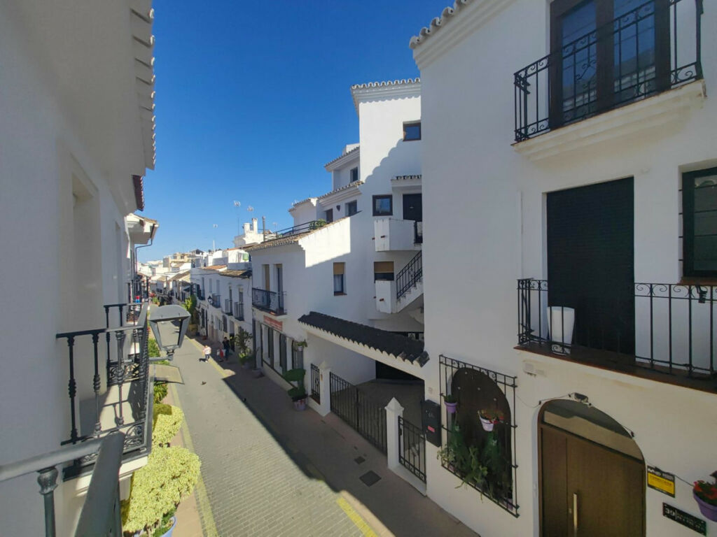 Detached Villa Estepona Málaga - image 25