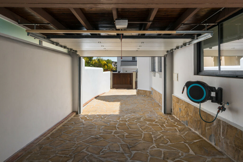 Detached Villa Nueva Andalucía Málaga - image 25