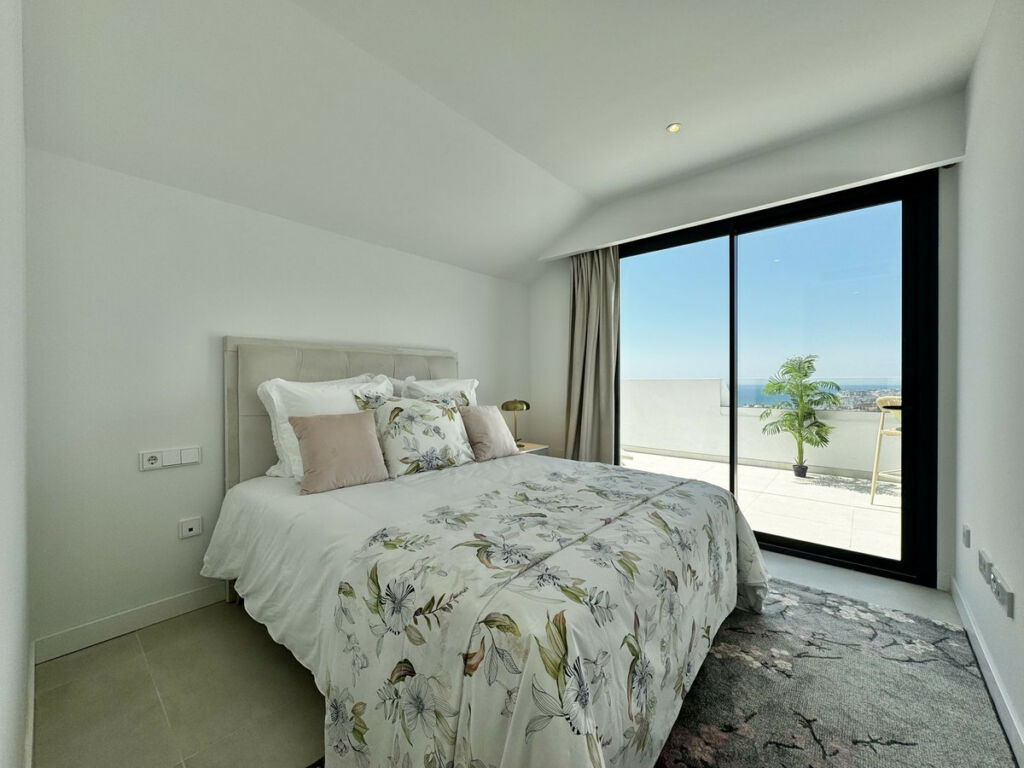 Penthouse Fuengirola Málaga - image 4