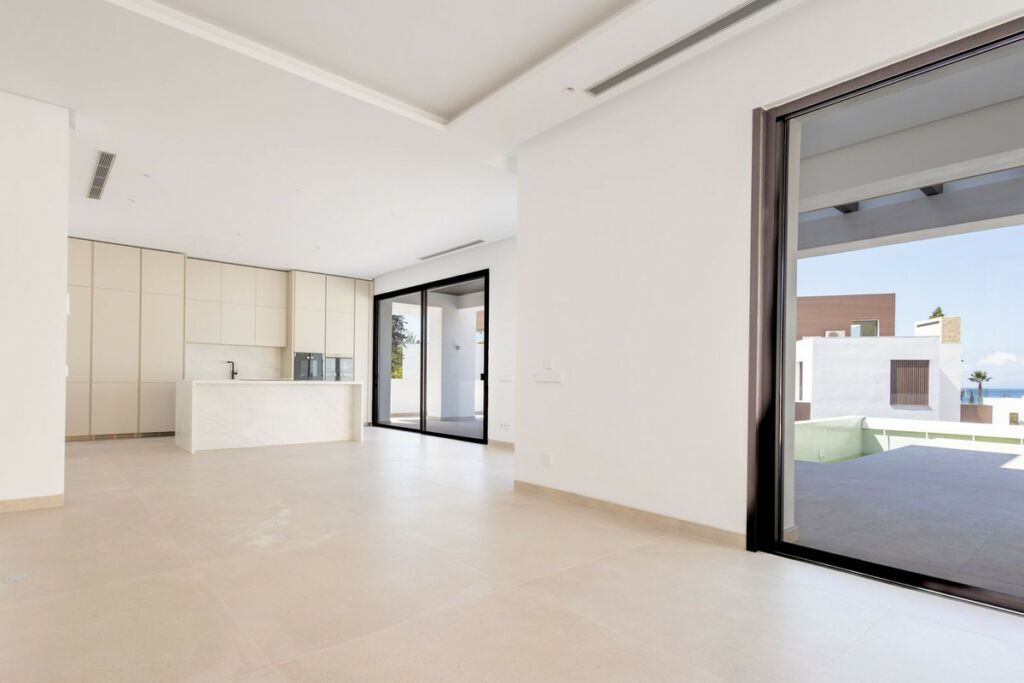 Detached Villa The Golden Mile Málaga - image 25