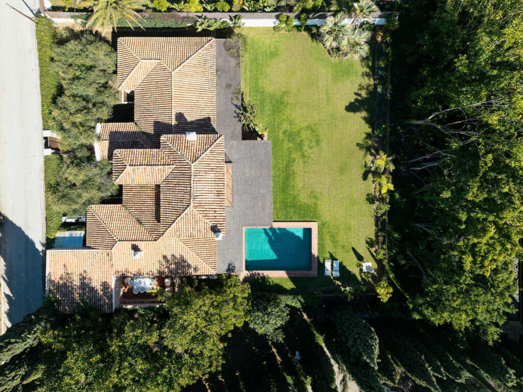 Detached Villa The Golden Mile Málaga - image 25