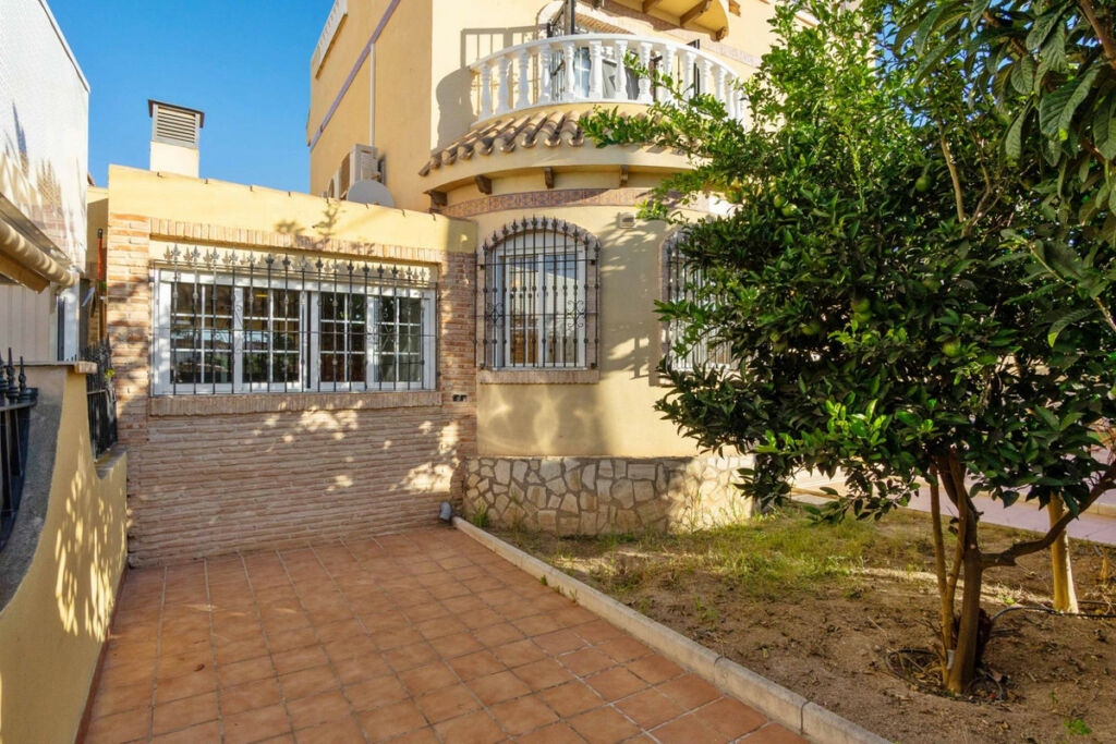 Detached Villa La Florida Alicante - image 25