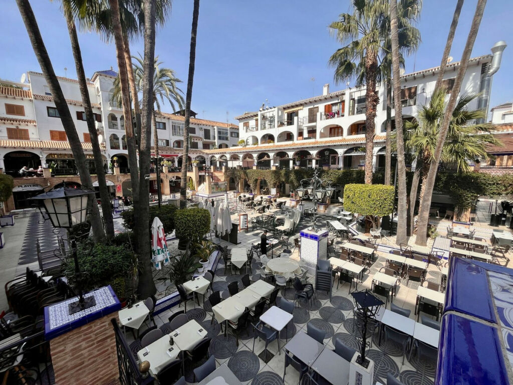 Middle Floor Apartment Villamartin Alicante - image 25