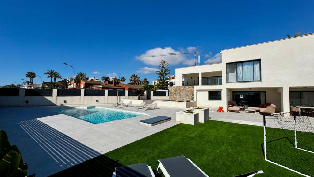 Detached Villa La Veleta Alicante - image 25