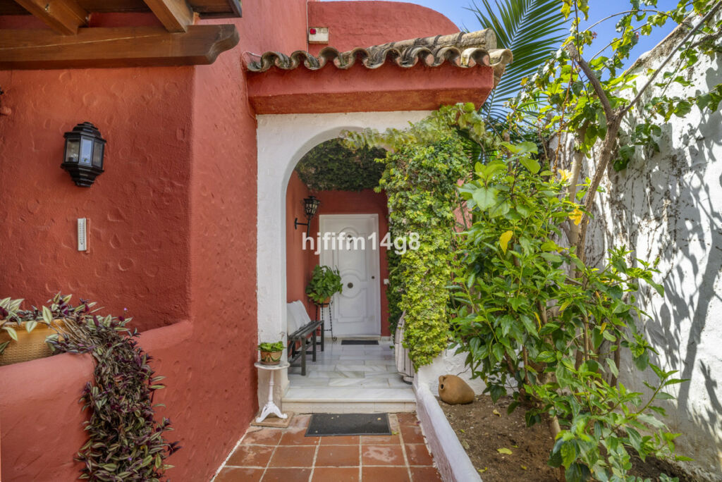 Detached Villa Nueva Andalucía Málaga - image 26