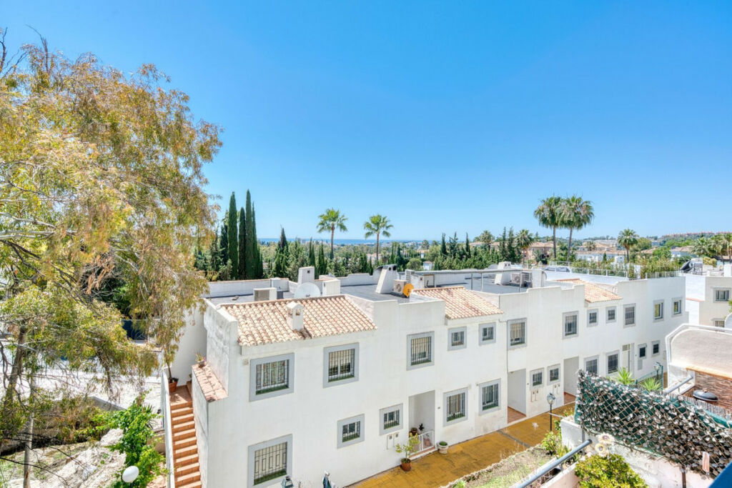 Townhouse Nueva Andalucía Málaga - image 26