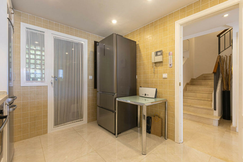 Townhouse Los Arqueros Málaga - image 26