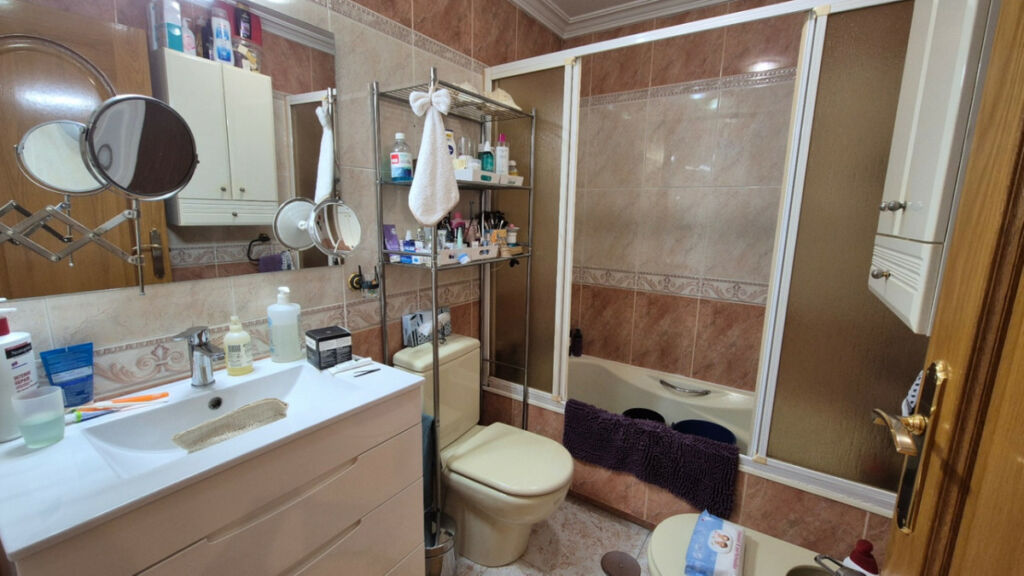 Middle Floor Apartment Torrevieja Alicante - image 26