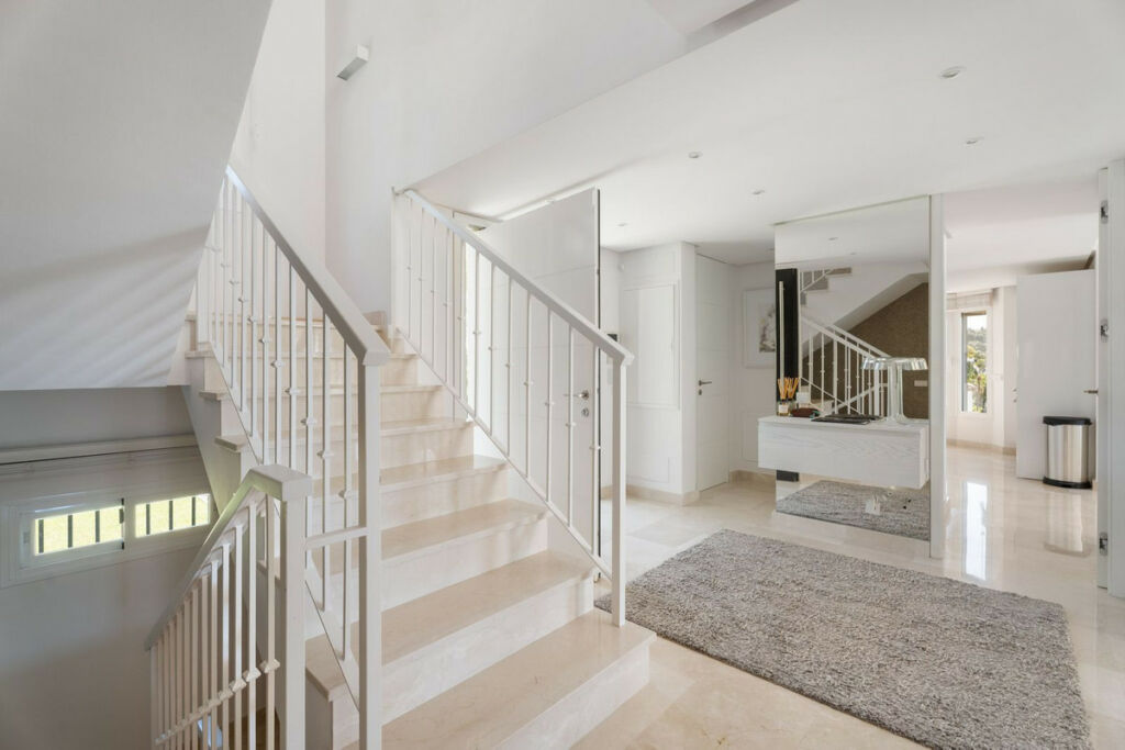 Detached Villa Nueva Andalucía Málaga - image 26