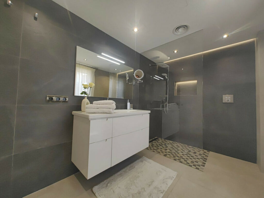 Detached Villa Estepona Málaga - image 26