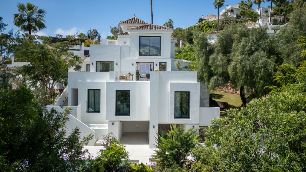 Detached Villa Nueva Andalucía Málaga - image 26