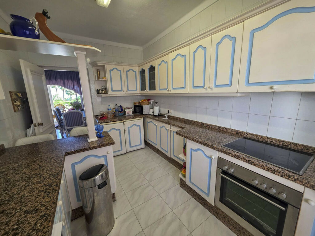 Townhouse El Paraiso Málaga - image 26