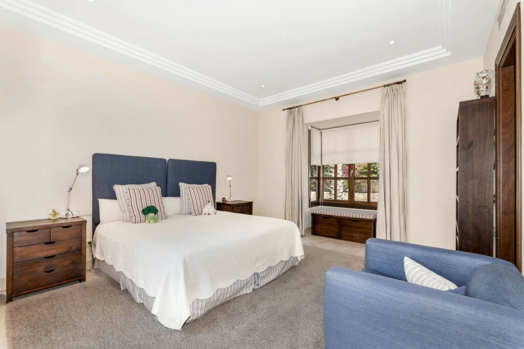 Detached Villa Sierra Blanca Málaga - image 26
