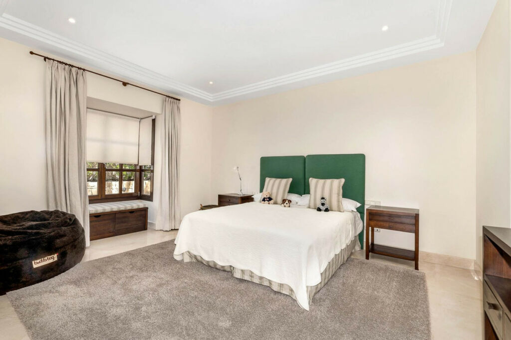 Detached Villa Sierra Blanca Málaga - image 27