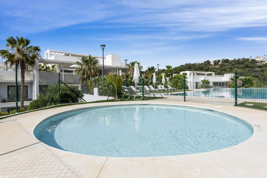 Middle Floor Apartment Benahavís Málaga - image 30