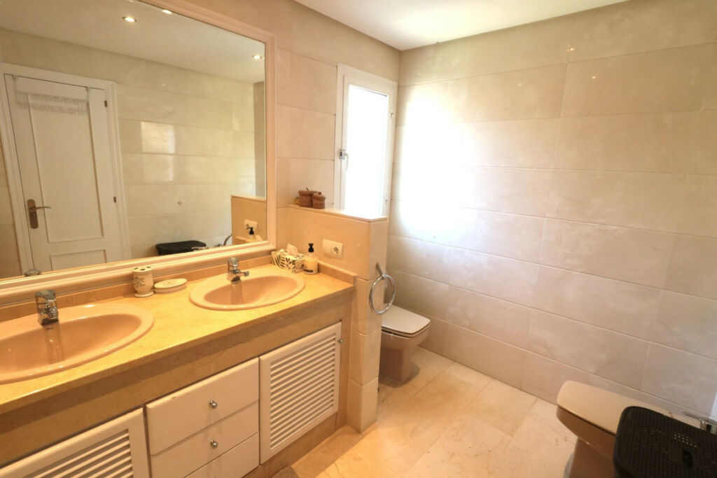 Top Floor Apartment New Golden Mile Málaga - image 27