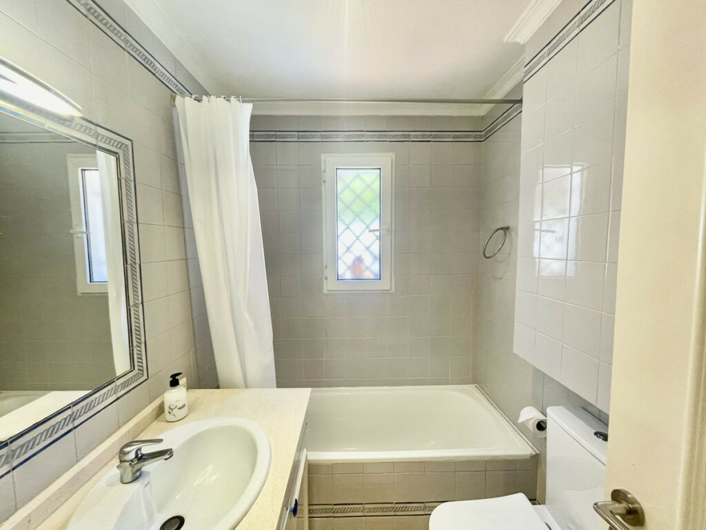 Detached Villa Sotogrande Cádiz - image 27