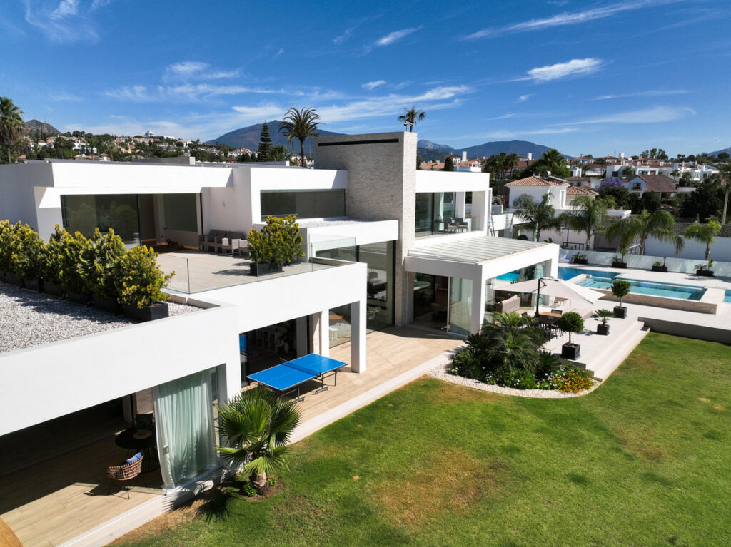 Detached Villa El Paraiso Málaga - image 25
