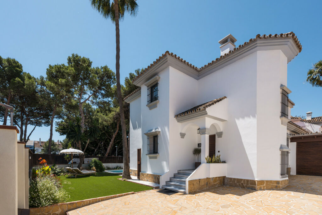 Detached Villa Nueva Andalucía Málaga - image 27