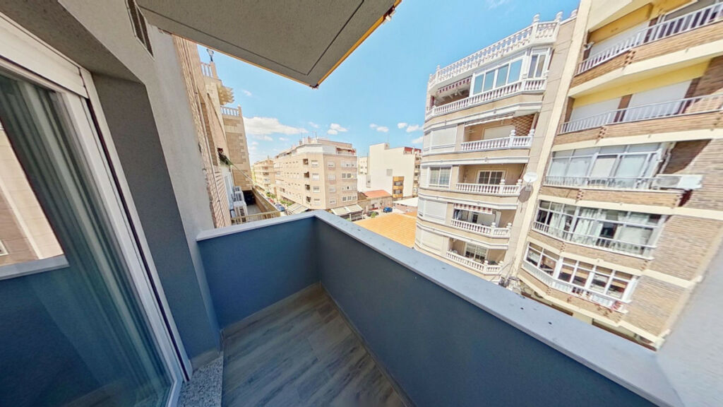 Middle Floor Apartment Torrevieja Alicante - image 27