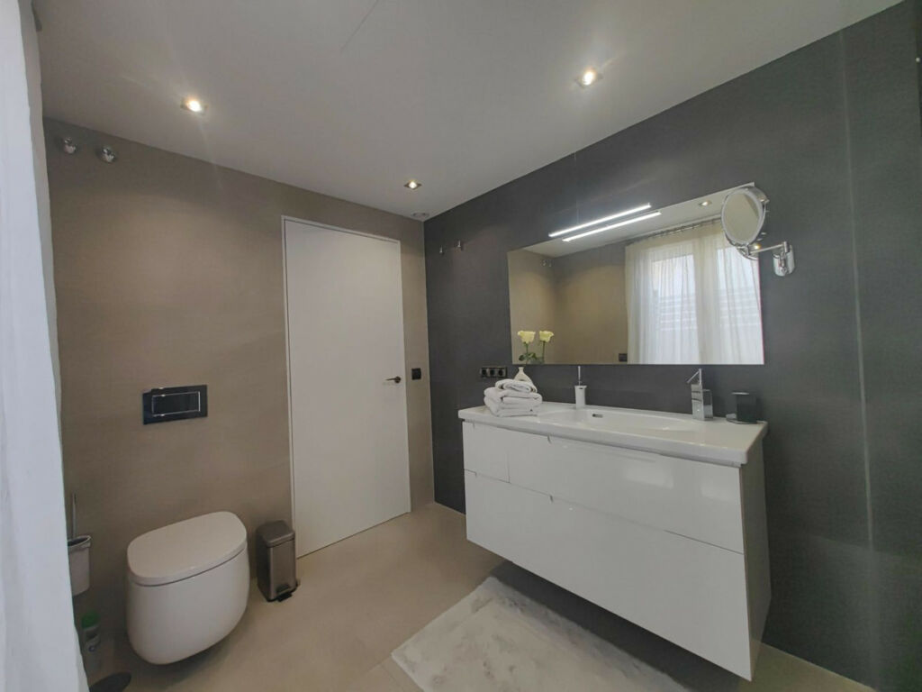 Detached Villa Estepona Málaga - image 27