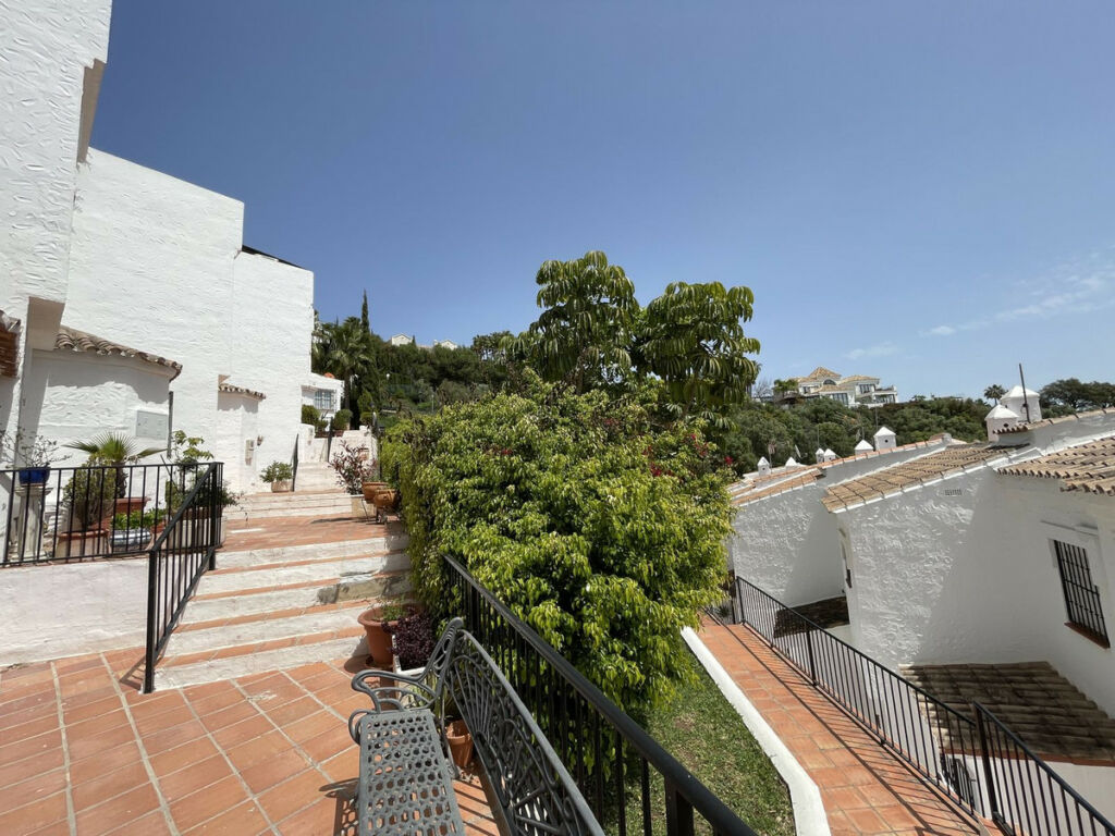 Townhouse Altos de los Monteros Málaga - image 28