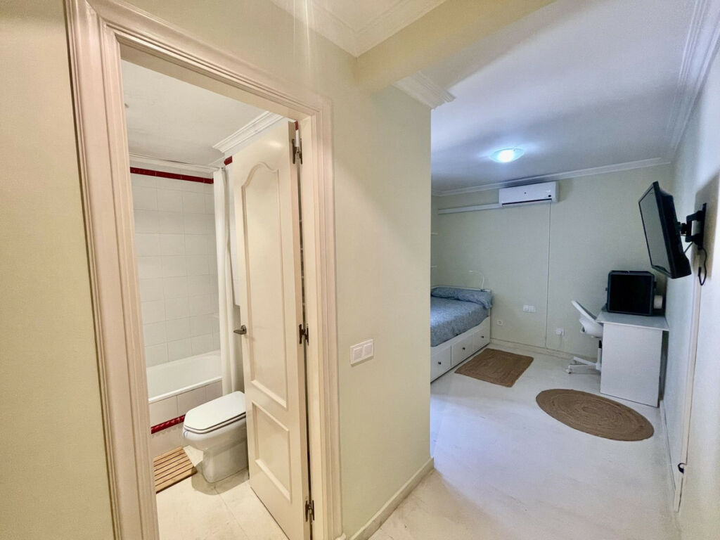 Detached Villa Sotogrande Cádiz - image 28