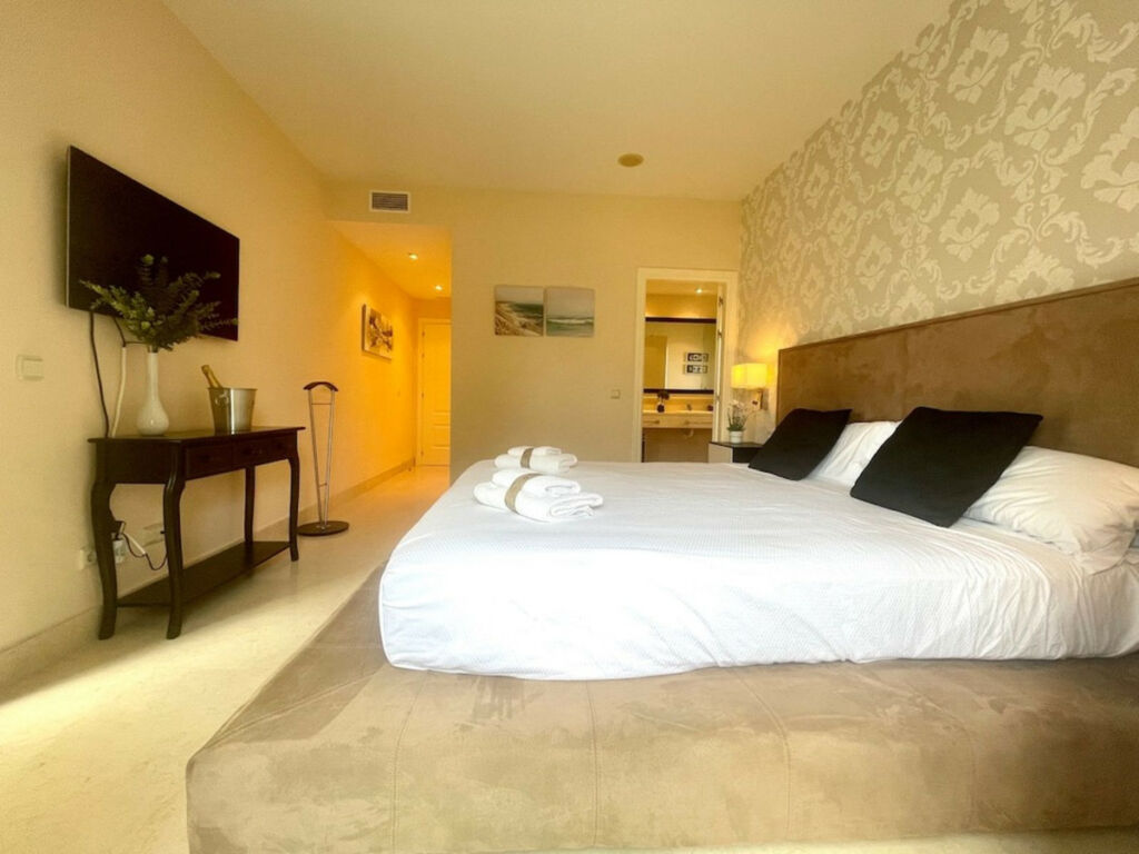 Middle Floor Apartment Benahavís Málaga - image 28