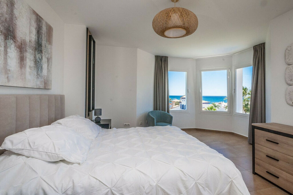 Detached Villa Estepona Málaga - image 28