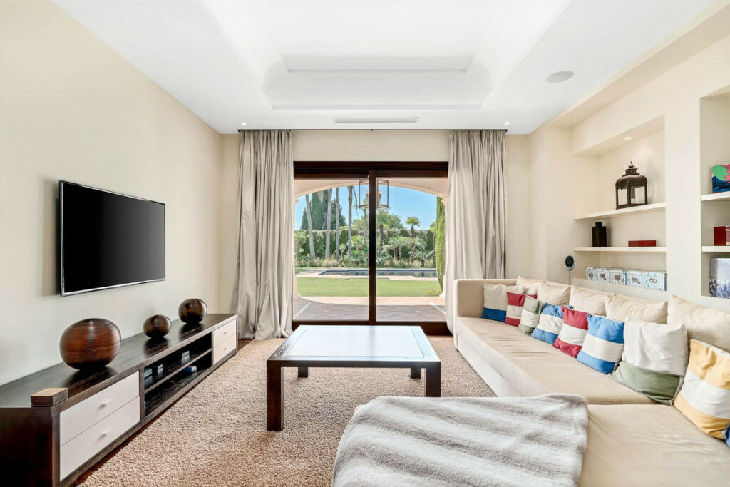 Detached Villa Sierra Blanca Málaga - image 28