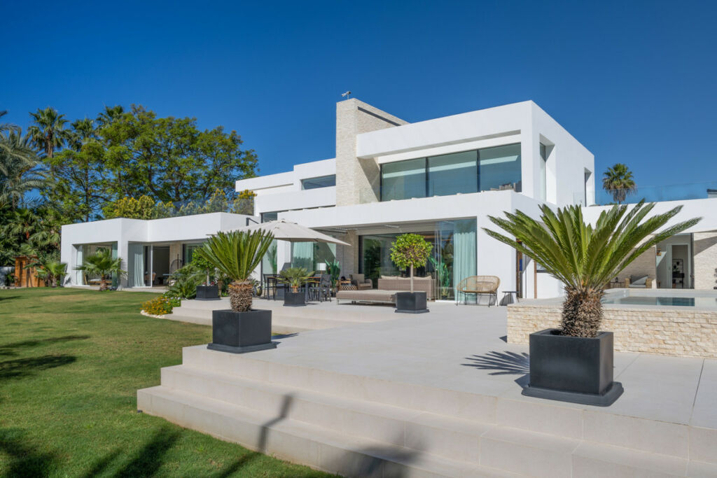 Detached Villa El Paraiso Málaga - image 26