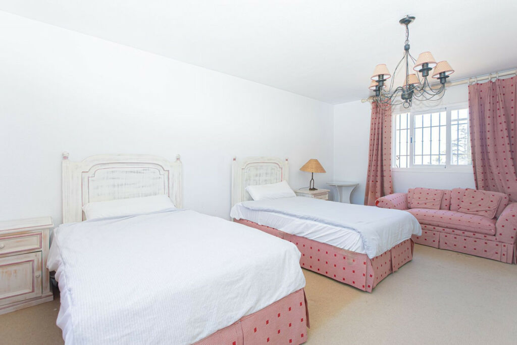 Detached Villa Nueva Andalucía Málaga - image 28