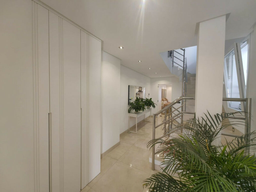 Detached Villa Estepona Málaga - image 28