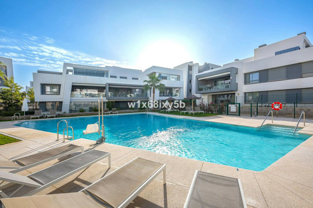 Middle Floor Apartment Selwo Málaga - image 28