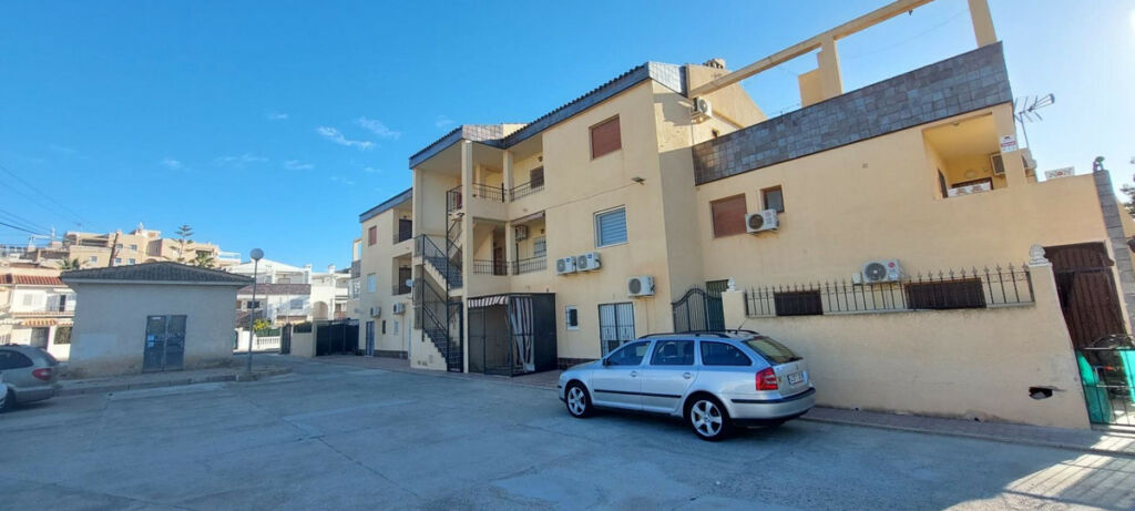 Middle Floor Apartment Punta Prima Alicante - image 28