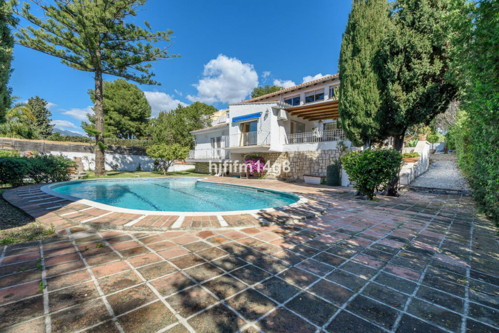 Detached Villa Nueva Andalucía Málaga - image 28