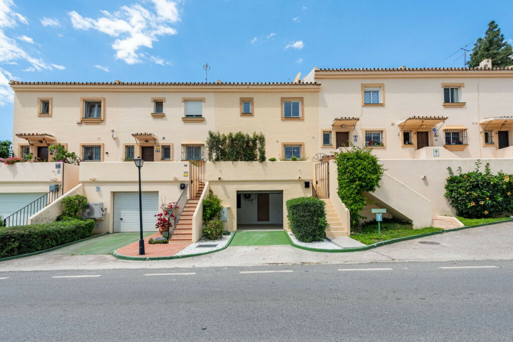 Townhouse Nueva Andalucía Málaga - image 29