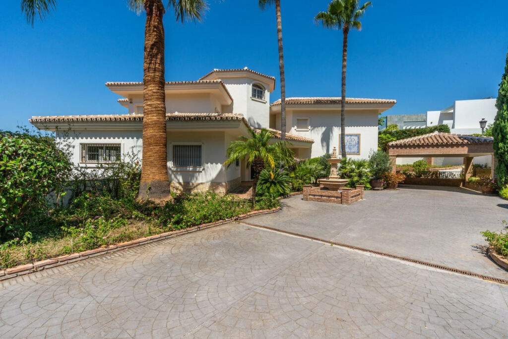 Detached Villa Nueva Andalucía Málaga - image 30