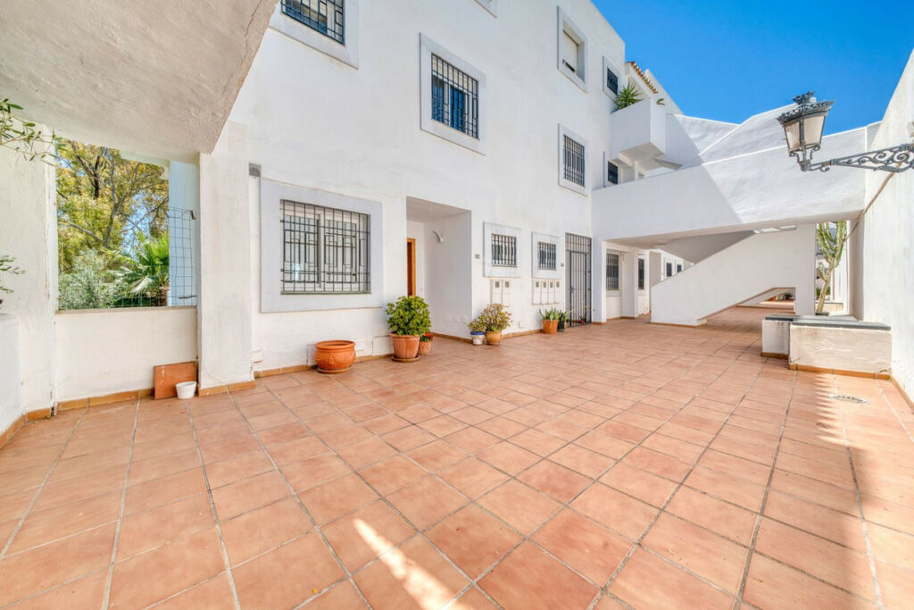 Townhouse Nueva Andalucía Málaga - image 29