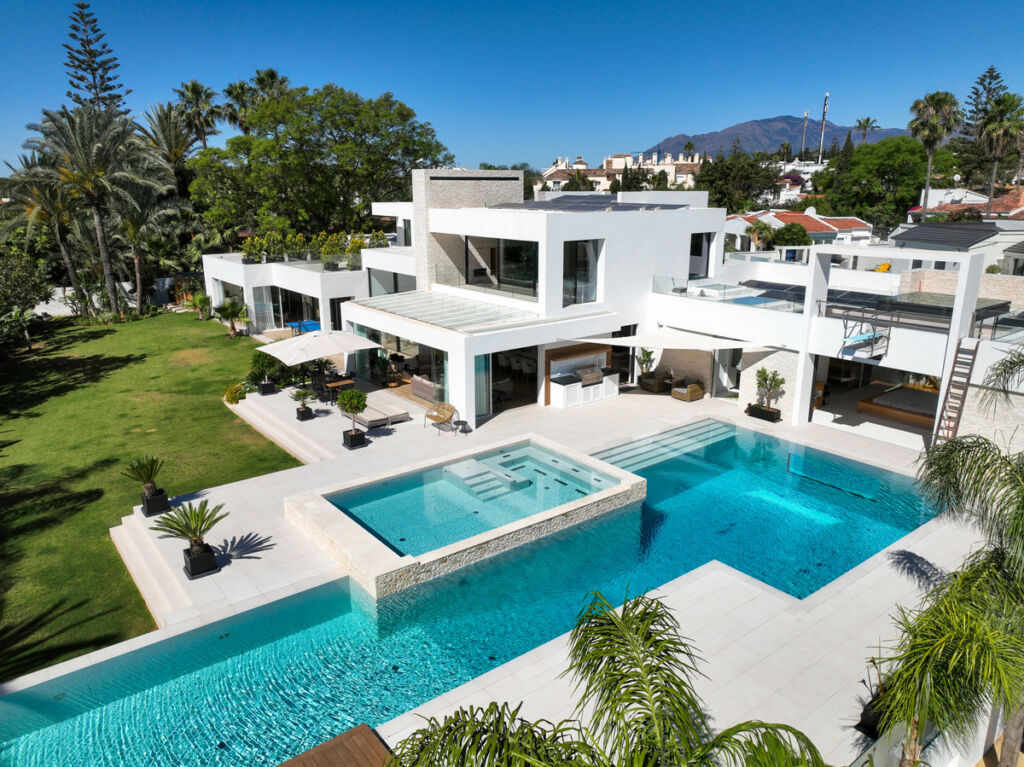 Detached Villa El Paraiso Málaga - image 27